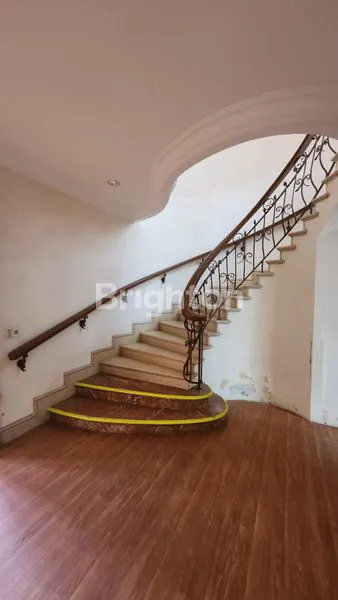 image RUMAH PANTAI MUTIARA 750M2 ADA PARKIRAN KAPAL PRIBADI VIEW LAUT HGB TERMURAH!! NEGO MUARA KARANG JAKARTA UTARA (6)