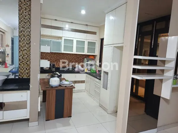image RUMAH 2 LANTAI  BAGUS SIAP HUNI FULL FURNISH MANYAR DEKAT NGAGEL NGINDEN SEKOLAH PETRA (4)