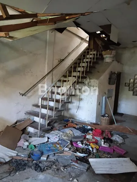 image DI JUAL RUMAH TINGGAL DI TENGAH KOTA (2)