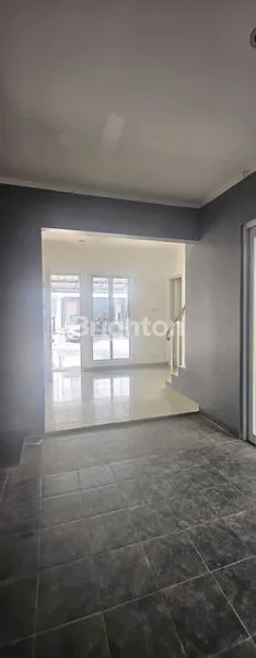 image RUMAH SIAP HUNI BARU SELASAI RENOVASI DI THE HEIGHT II TANGGERANG SELATAN (3)