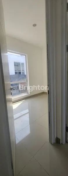 image RUMAH SIAP HUNI BARU SELASAI RENOVASI DI THE HEIGHT II TANGGERANG SELATAN (6)