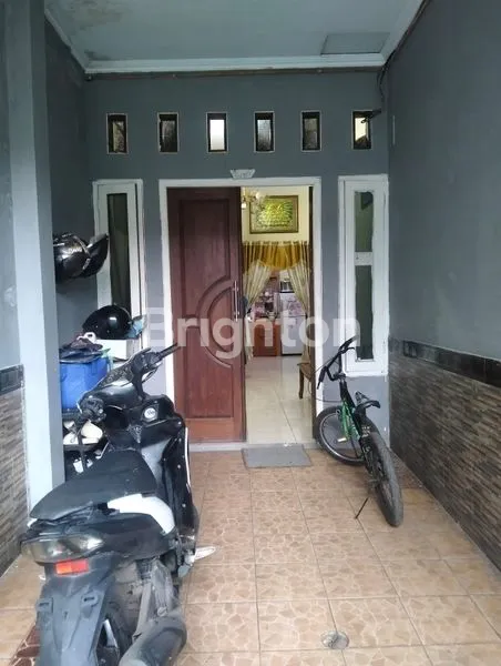 image RUMAH BAGUS SIAP HUNI 2,5 LANTAI VILLA MUTIARA SERPONG (1)