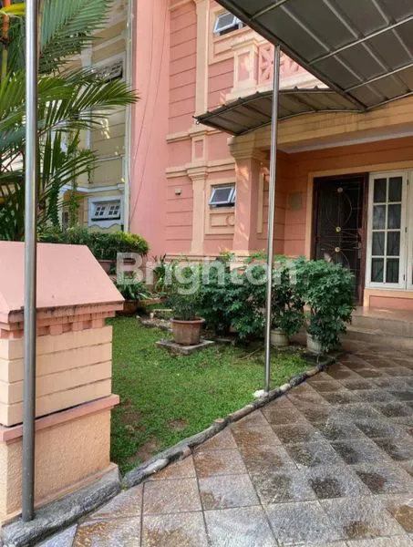 RUMAH UNFURNISHED LUAS, HARGA DIBAWAH 2M, LOKASI CLUSTER SANGAT STRATEGIS, DI KOTA WISATA CIBUBUR, BOGOR