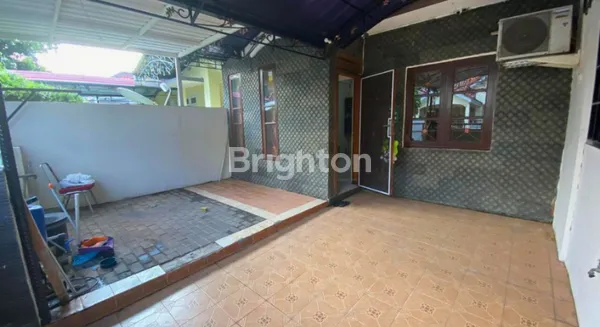 image DIJUAL RUMAH 2 LANTAI 4 KAMAR TIDUR DI METLAND MENTENG BEBAS BANJIR (2)