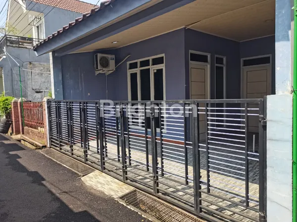 image RUMAH 2 LANTAI DI PERUMNAS DEPOK 2 TENGAH (2)
