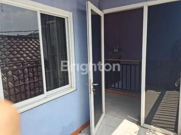 image RUMAH 2 LANTAI DI PERUMNAS DEPOK 2 TENGAH (5)