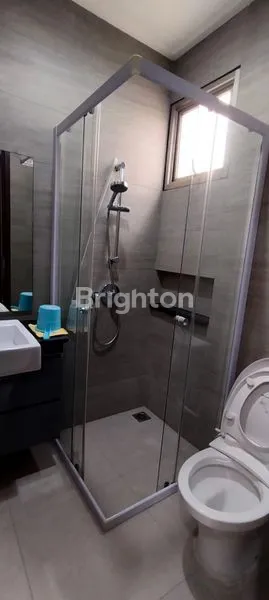 image RUMAH 2 LANTAI DI PIK 2 (5)