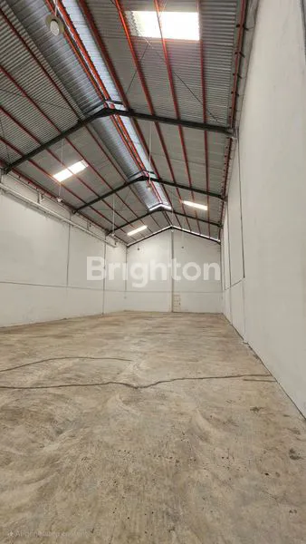 image DI JUAL GUDANG LOGISTIC MMTC WAREHOUSE 2 - LUAS 504M² - LOKASI STRATEGIS - KONDISI BAGUS - SUDAH COR LANTAI - CONTAINER DECK - JLN PANCING - ROW JALAN LEBAR BISA AKSES CONTAINER 40FT (5)