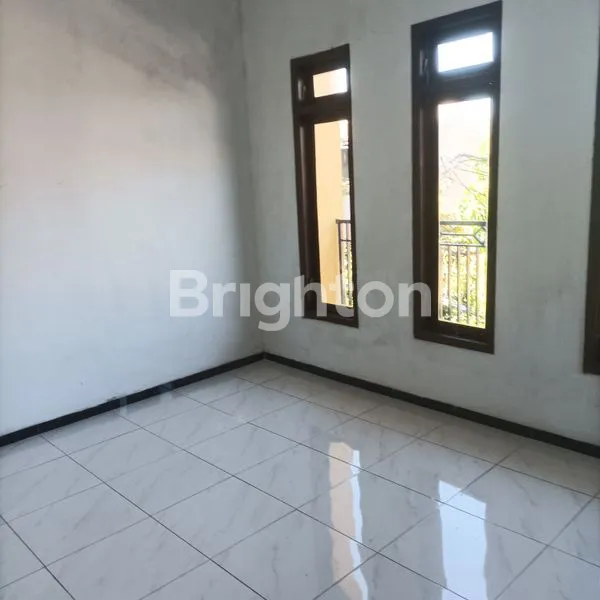 image RUMAH 2 LANTAI SIAP HUNI PERUM BLURU PERMAI (6)