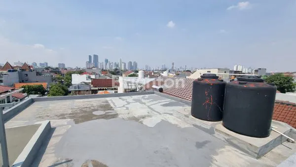 image RUMAH TERAWAT SIAP HUNI LANGSUNG DI DURI KEPA JAKARTA BARAT (7)