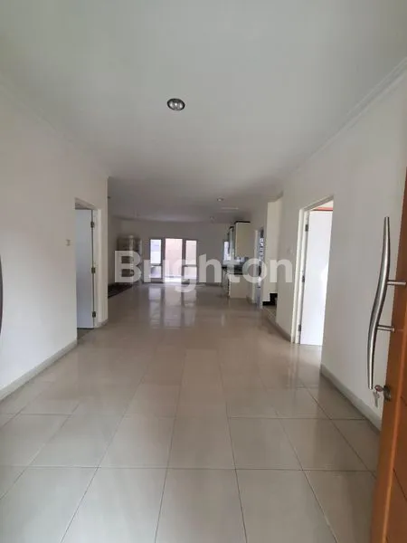 image RUMAH MEWAH DAN NYAMAN DIKOTA WISATA (2)