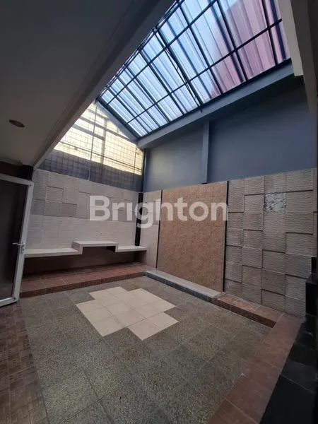 image RUMAH MEWAH DAN NYAMAN DIKOTA WISATA (6)