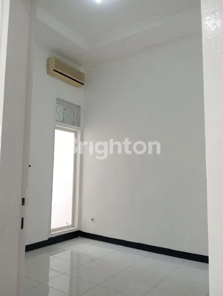 image RUMAH SIAP HUNI DHARMAHUSADA INDAH UTARA BLOK U SELANGKAH KE GALAXY MALL KERTAJAYA MANYAR PAKUWON CITY PCM UNAIR KAMPUS C ITS (5)