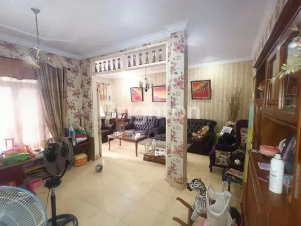 image RUMAH 2 LANTAI TAMAN DUTA DEKAT TOL JUANDA DEPOK (4)