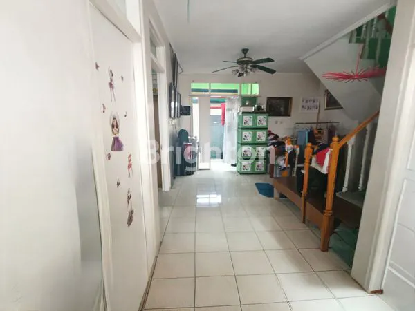 image RUMAH 2 LANTAI TAMAN DUTA DEKAT TOL JUANDA DEPOK (7)