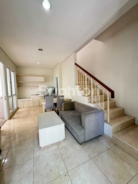 image RUMAH 2 LANTAI ADA 2 UNIT GANDENG BONUS FURNISH SUDAH RENOVASI CLUSTER HYLAND DENGAN 3 CLUB HOUSE DALAM KAWASAN FREE PAKAI, GREENWICH PARK, BSD (1)