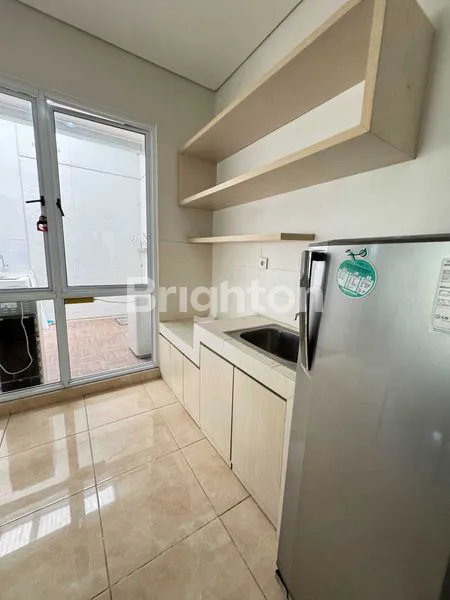 image RUMAH 2 LANTAI ADA 2 UNIT GANDENG BONUS FURNISH SUDAH RENOVASI CLUSTER HYLAND DENGAN 3 CLUB HOUSE DALAM KAWASAN FREE PAKAI, GREENWICH PARK, BSD (2)