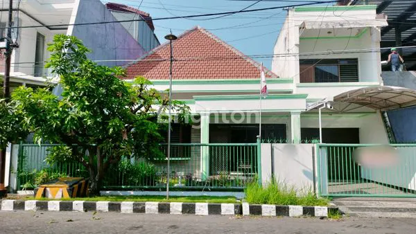 image RUMAH LOKASI STRATEGIS DEKAT NGINDEN NGAGEL BRATANG BARATAJAYA KLAMPIS UNTAG PETRA UBAYA (1)