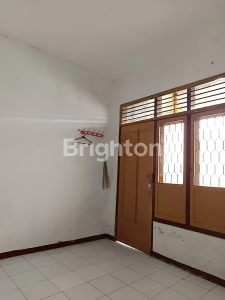 image RUMAH STRATEGIS 2 LANTAI DEKAT PUSAT KOTA SURABAYA, AKSES MUDAH KE MALL & STASIUN (2)