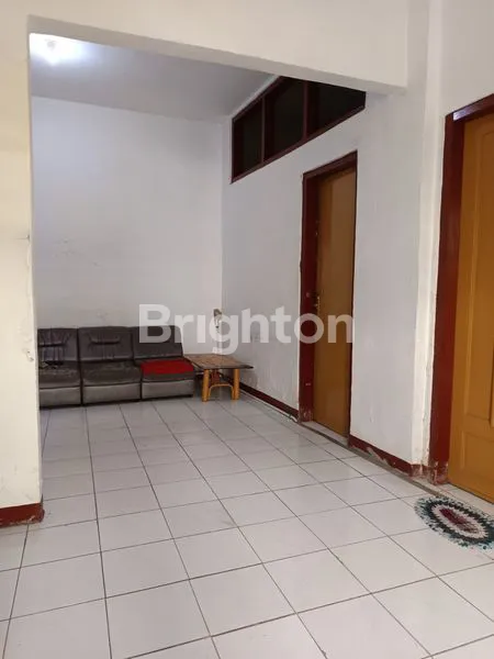 image RUMAH STRATEGIS 2 LANTAI DEKAT PUSAT KOTA SURABAYA, AKSES MUDAH KE MALL & STASIUN (5)