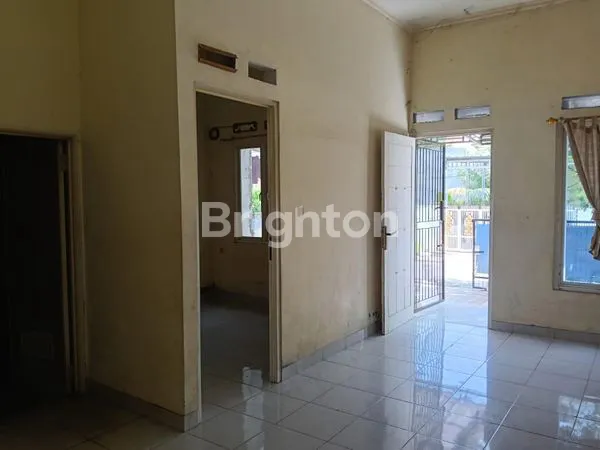 image RUMAH DI DALAM KOMPLEK PERUMAHAN DIKAWASAN STRATEGIS DAN LINGKUNGAN ASRI DI PERUMAHAN PINANG GRIYA  TANGERANG (2)