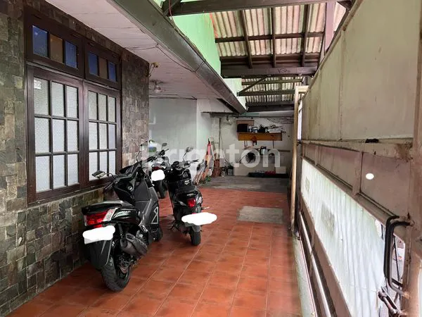 image RUMAH KEMAYORAN UK 12X21 SHM 5KT 2KM CARPOT ROW 1 MOBIL JAKARTA PUSAT (2)