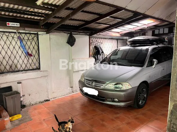 image RUMAH KEMAYORAN UK 12X21 SHM 5KT 2KM CARPOT ROW 1 MOBIL JAKARTA PUSAT (3)