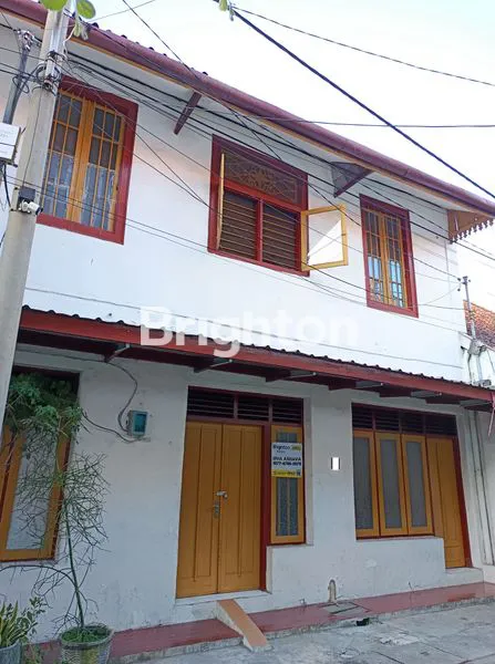 RUMAH STRATEGIS 2 LANTAI DEKAT PUSAT KOTA SURABAYA, AKSES MUDAH KE MALL & STASIUN
