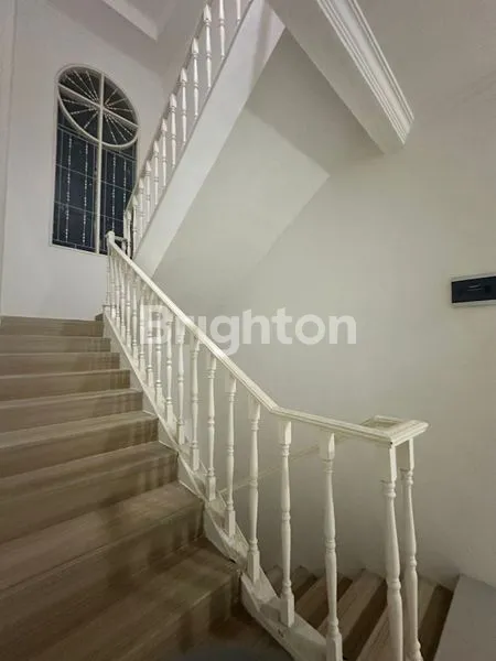 image DI JUAL SEGERA RUMAH MEWAH 3LANTAI DI JALAN BUKIT INTAN GOLF ,SENTUL SELATAN (6)