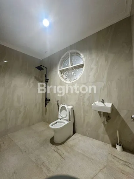 image DI JUAL SEGERA RUMAH MEWAH 3LANTAI DI JALAN BUKIT INTAN GOLF ,SENTUL SELATAN (5)