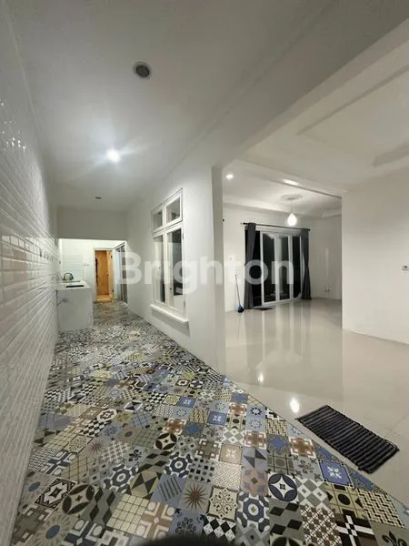 image DI JUAL SEGERA RUMAH MEWAH 3LANTAI DI JALAN BUKIT INTAN GOLF ,SENTUL SELATAN (2)