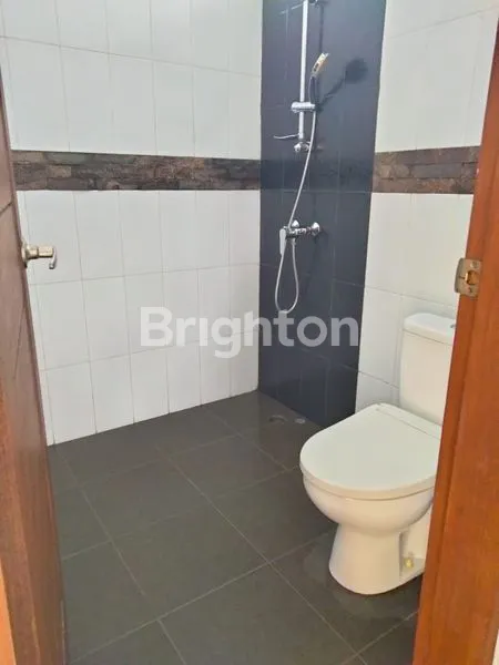 image RUMAH POSISI STRATEGIS DI TENGAH KOTA  DENGAN SARANA PENDIDIKAN , PERKANTORAN DAN PUSAT PERBELANJAAN LENGKAP! (7)