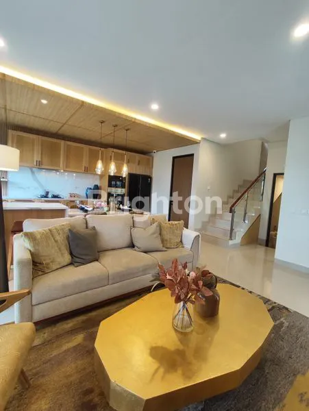 image DIJUAL RUMAH MEWAH 2 LANTAI HOOK DI CLUSTER EKSKLUSIF DEPOK, FULL FURNISHED! (2)