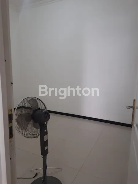 image SIAP HUNI RUMAH LEBAR 8 SUDAH RENOV AREA LEBAK KENJERAN HARGA 1M-AN (7)