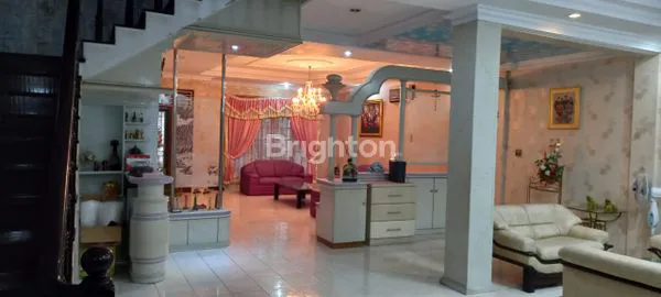 VILLA MEWAH 3 LANTAI DI POLONIA - 600M² SEMI FURNISHED SHM