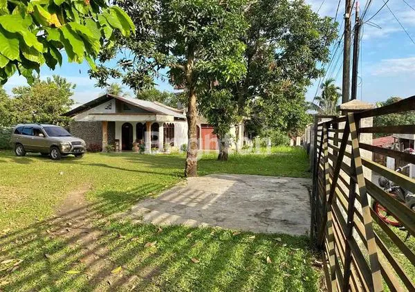 image PUNYA HALAMAN YANG LUAS DAN RUMAH CUKUP BESAR DI JOHOR MEDAN (4)