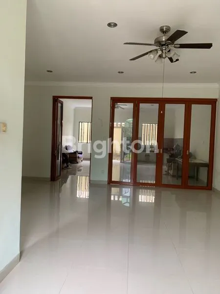 image RUMAH MEWAH 2 LANTAI BEVERLY GARDEN - ONE GATE SYSTEM (2)