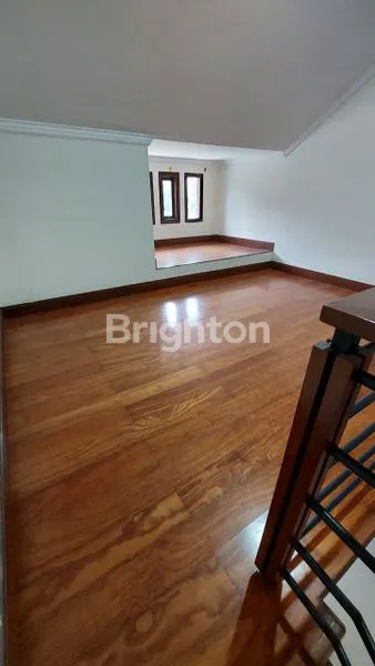 image RUMAH MEWAH 1.5 LANTAI DI KBP, SEMI-FURNISHED, SHM, SIAP HUNI (8)