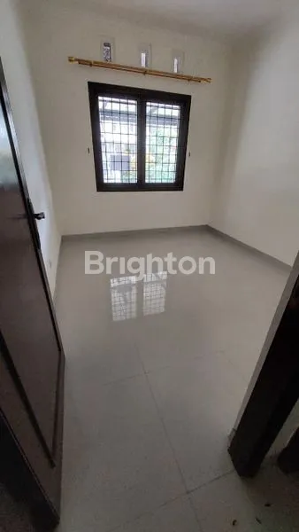 image RUMAH MEWAH 1.5 LANTAI DI KBP, SEMI-FURNISHED, SHM, SIAP HUNI (5)