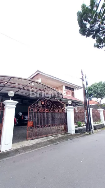 SOLO MANAHAN: RUMAH BESAR DI KAWASAN PRESTISIUS DI JANTUNG KOTA SOLO, BESERTA ISI NYA, SIAP PAKAI, LUAS 640M2. SHM