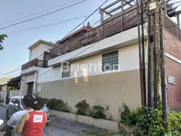 image RUMAH MEWAH 2 LANTAI DI RENON - 500M² DENGAN KOLAM RENANG PREMIUM (2)