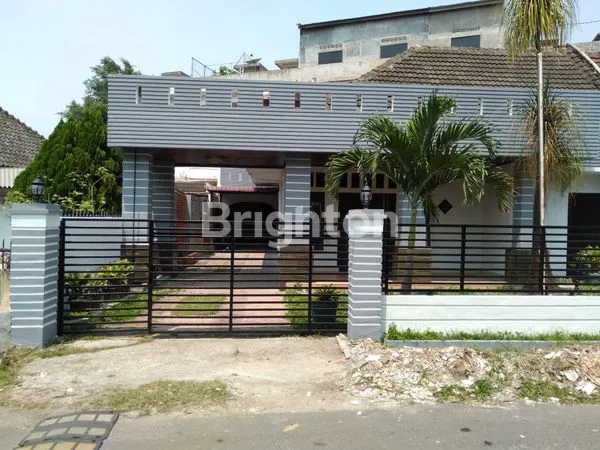 SANGAT CUAN BERADA DEKAT MESJID RAYA MEDAN BANYAK PUSAT KULINER DAN TEMPAT BISNIS KANTORAN RUMAH INI MEMILIKI BANYAK KAMAR