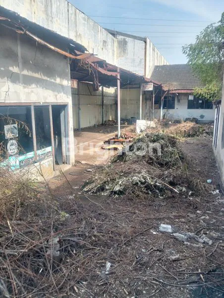 image  TANAH PLUS BANGUNAN RUMAH STRATEGIS, RAYA SIMO JAWAR, NOL JALAN RAYA MAIN ROAD, LEBAR 8 NGANTONG SAMPE 15, LUAS 475, SURABAYA BARAT (2)