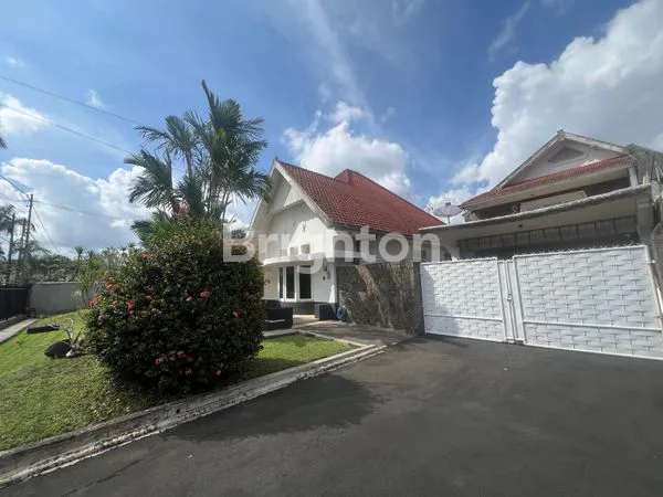 image RUMAH VINTAGE TERAWAT, DEMPO BOULEVARD, KLOJEN, MALANG (1)