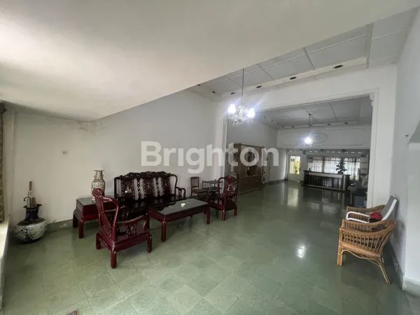 image RUMAH VINTAGE TERAWAT, DEMPO BOULEVARD, KLOJEN, MALANG (3)