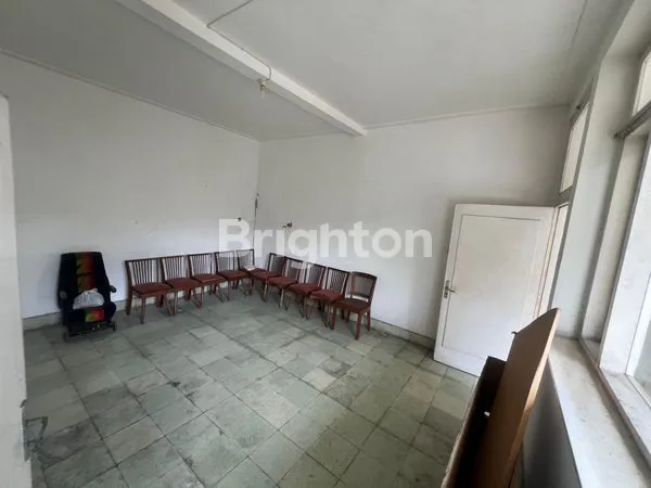 image RUMAH VINTAGE TERAWAT, DEMPO BOULEVARD, KLOJEN, MALANG (2)
