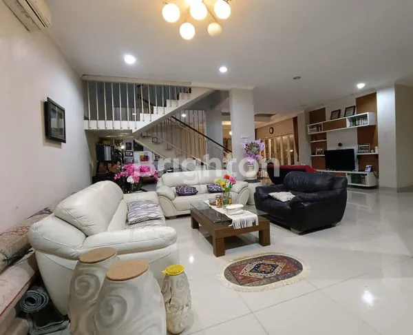 image RUMAH TERAWAT BAIK SEKTOR 5 BINTARO JAYA TANGERANG SELATAN (2)