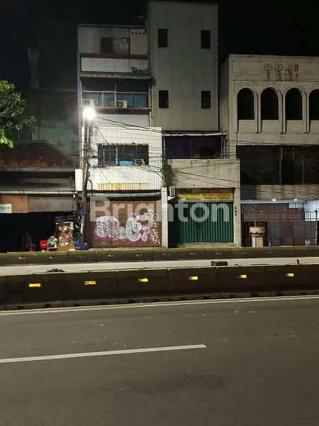 RUKO SANGAT STRATEGIS DI HASYIM ASHARI 4 LANTAI DIBAWAH NJOP COCOK UNTUK USAHA