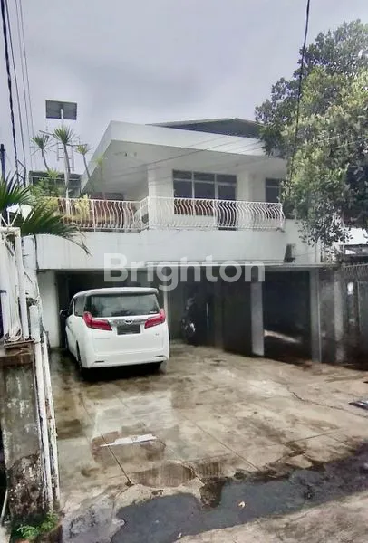 RUMAH OLD MONEY 2LT DI PETOJO JAKARTA PUSAT