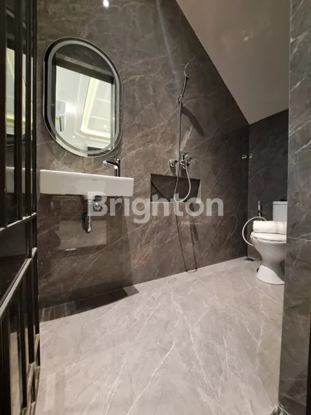 image RUMAH BARU MEWAH 2 LANTAI HANYA 1.3MILYARAN LOKASI DI RAYA LIDAH KULON, WIYUNG, DEKAT CITRALAND - ADA PROMO FREE BIAYA + BISA KPR TANPA DP (7)